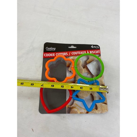 Set of 4 plastic shaped cookie cutters NIP - Picture 2 of 5